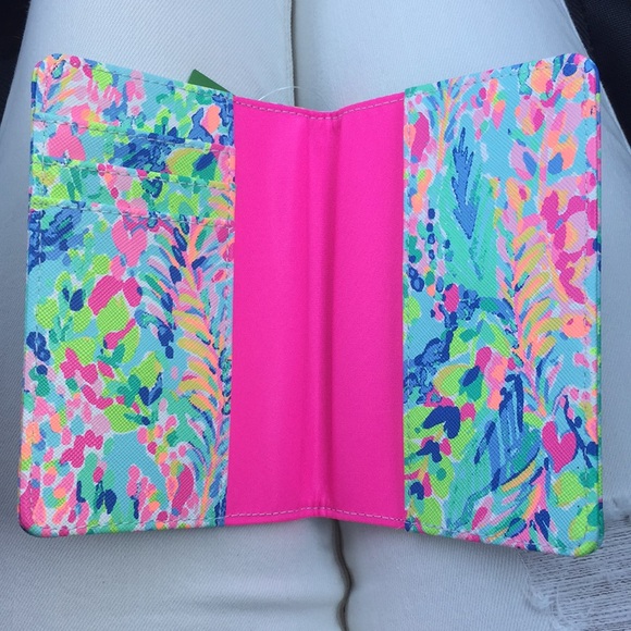 🌴Lilly Pulitzer🌴 Passport case - Picture 2 of 3